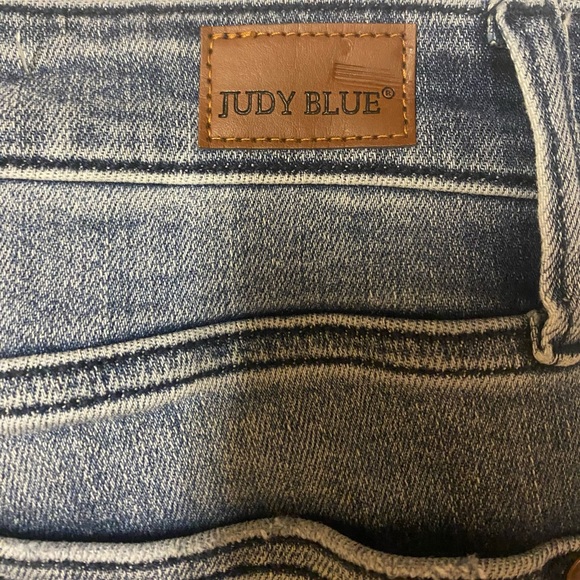 Judy Blue Classic Straight Fit Distressed Denim Jeans with Frayed Hem Size 9/29 - Picture 5 of 6